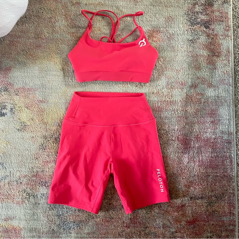 Excellent condition!! Peloton workout set